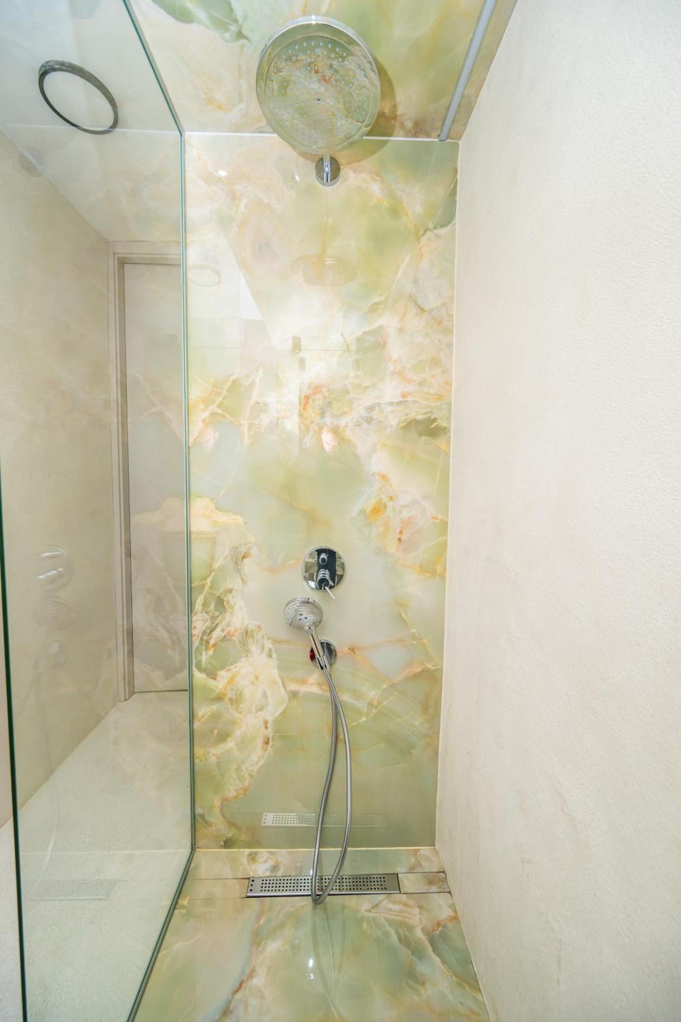 City Center Design Apartments Sarajevo Ngoại thất bức ảnh