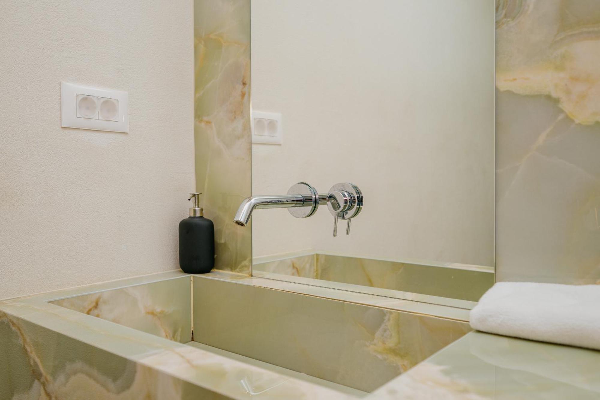 City Center Design Apartments Sarajevo Ngoại thất bức ảnh